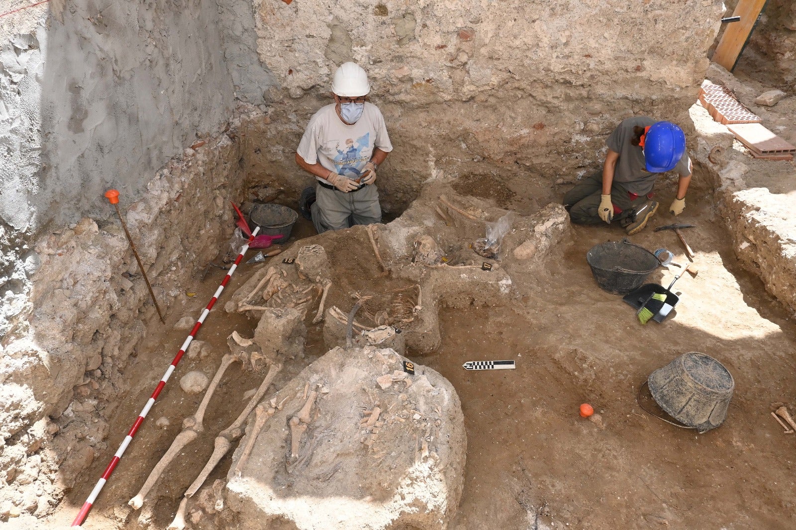 Los trabajos de cimentación en el antiguo hotel La Fonda dejan al descubierto datos desconocidos de la historia de la ciudad 