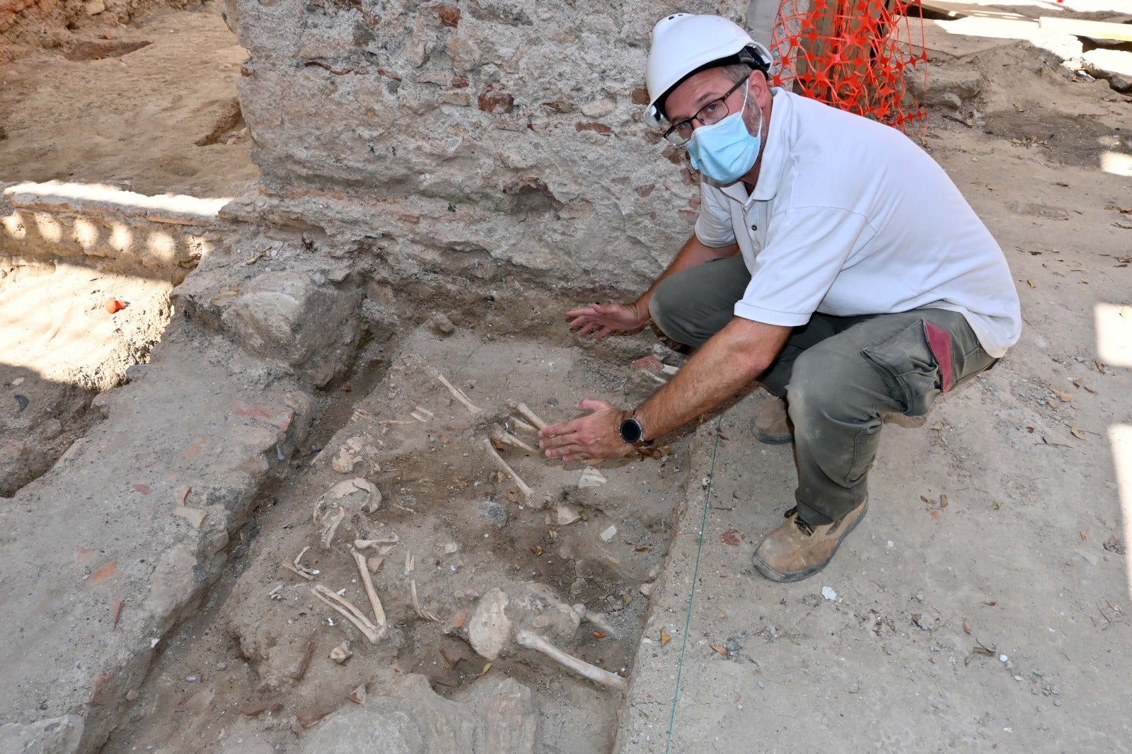 Los trabajos de cimentación en el antiguo hotel La Fonda dejan al descubierto datos desconocidos de la historia de la ciudad 