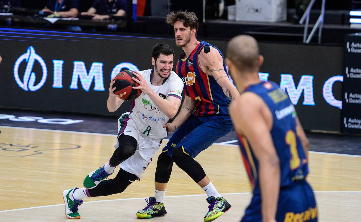 Brizuela, en acción ante Polonara en el duelo clave ante el Baskonia del martes. 