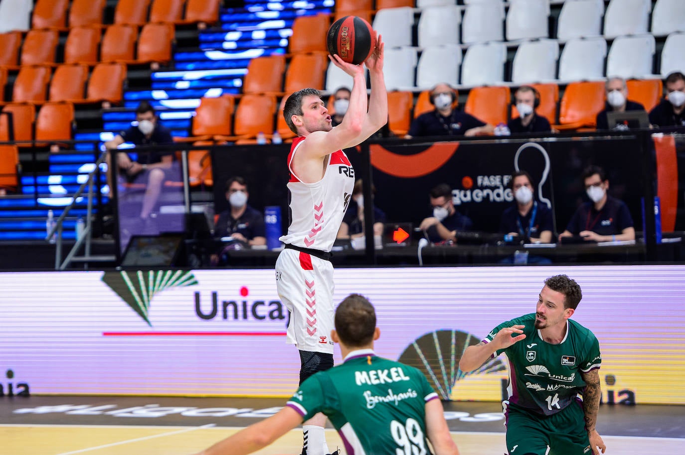 El Unicaja cierra la temporada con un cómodo triunfo ante el Bilbao.