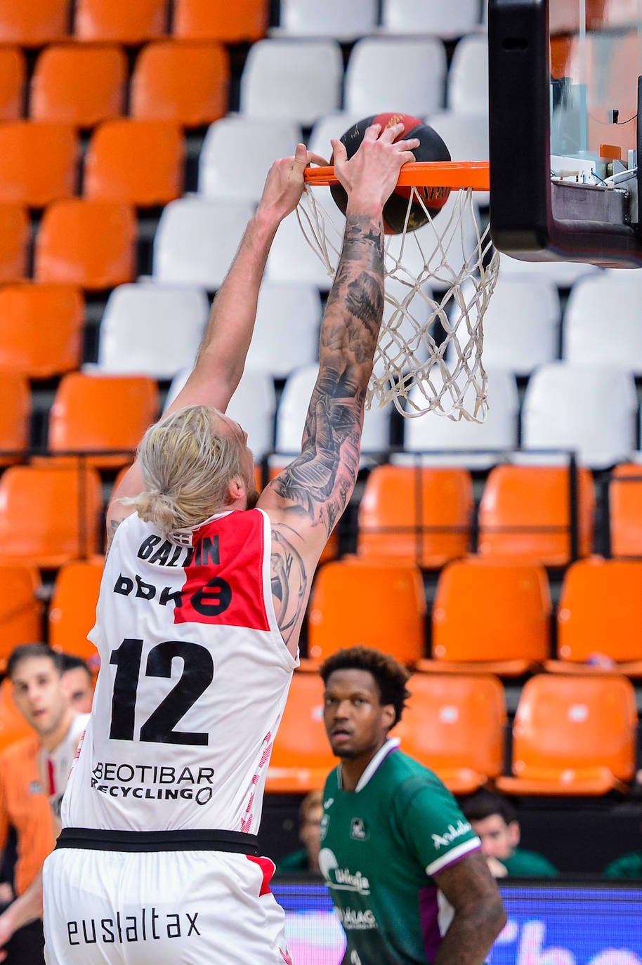 El Unicaja cierra la temporada con un cómodo triunfo ante el Bilbao.