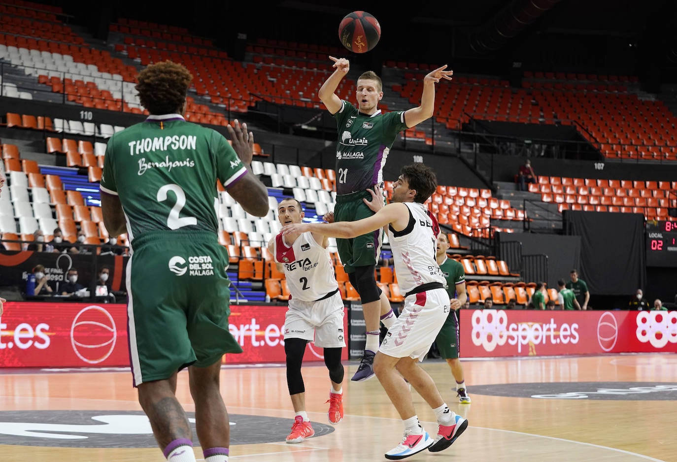 El Unicaja cierra la temporada con un cómodo triunfo ante el Bilbao.