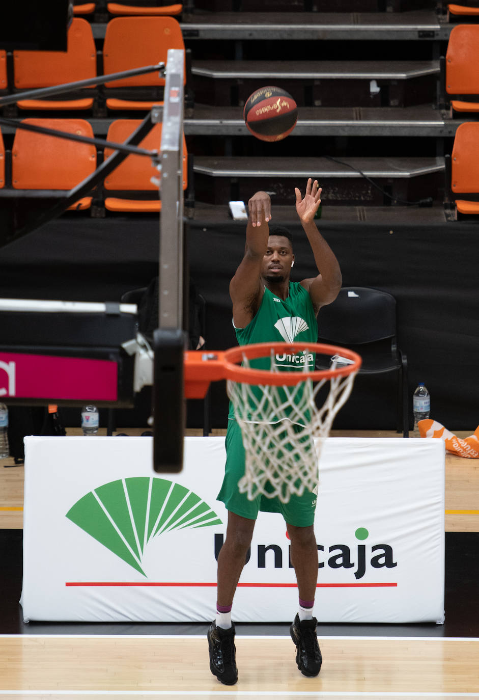 El Unicaja cierra la temporada con un cómodo triunfo ante el Bilbao.