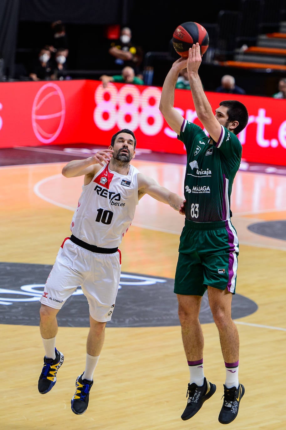El Unicaja cierra la temporada con un cómodo triunfo ante el Bilbao.