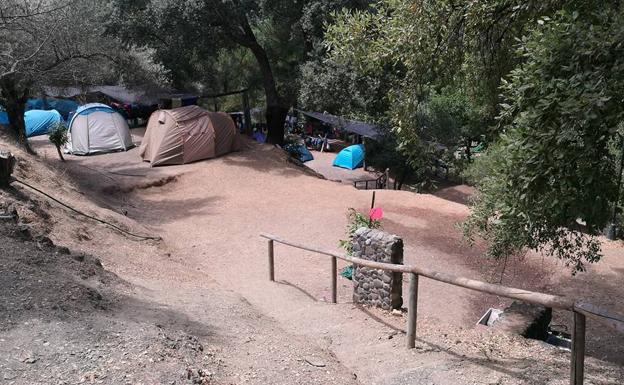 Camping San Juan, junto al río Genal.