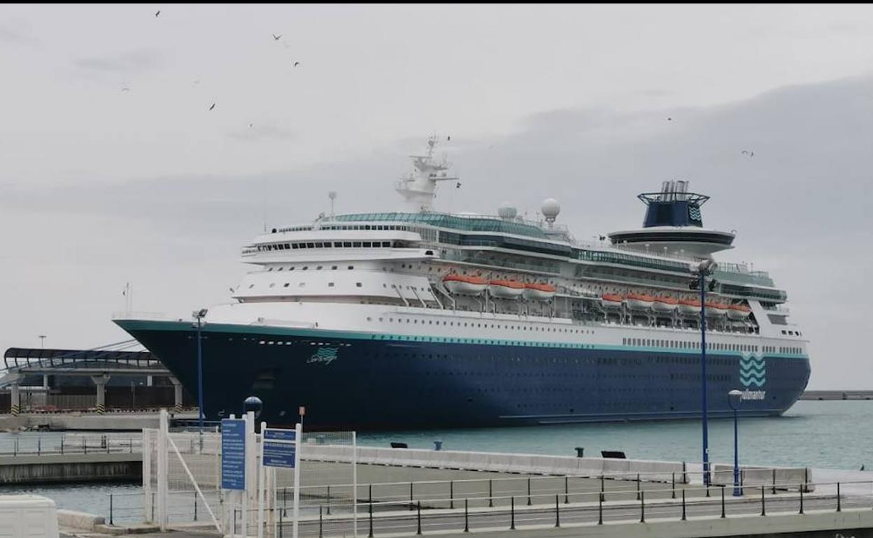 Crucero 'Sovereign', de Pullmantur, que ha permanecido en el Puerto de Málaga sin pasajeros durante el confinamiento. 