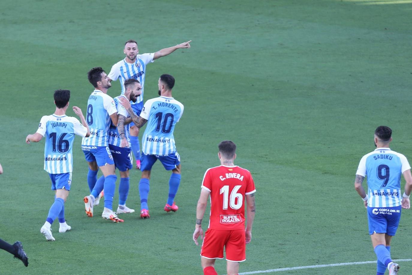 El Málaga gana al Girona (2-0).