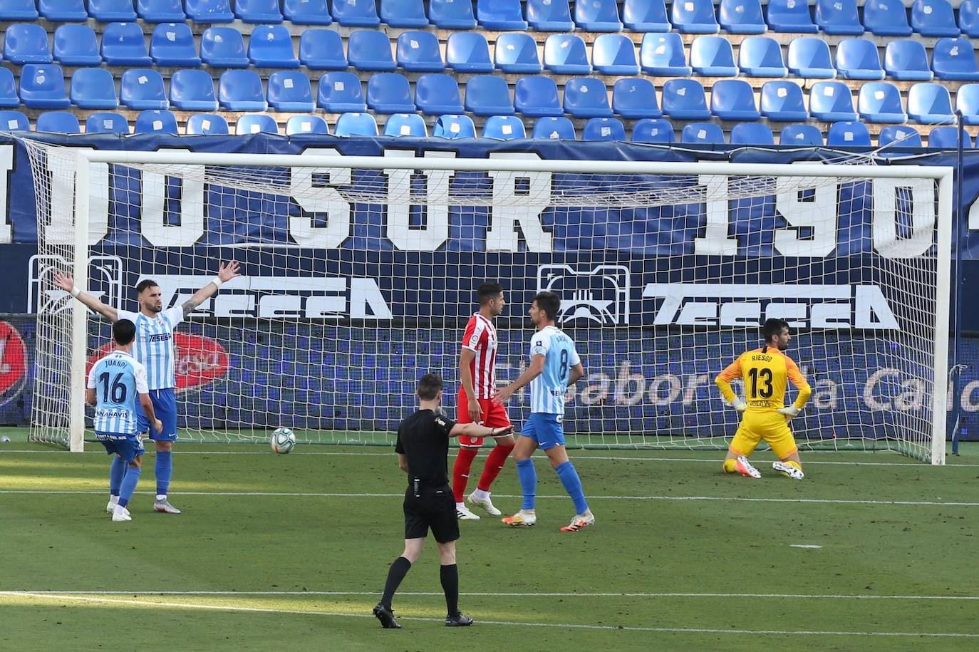 El Málaga gana al Girona (2-0).