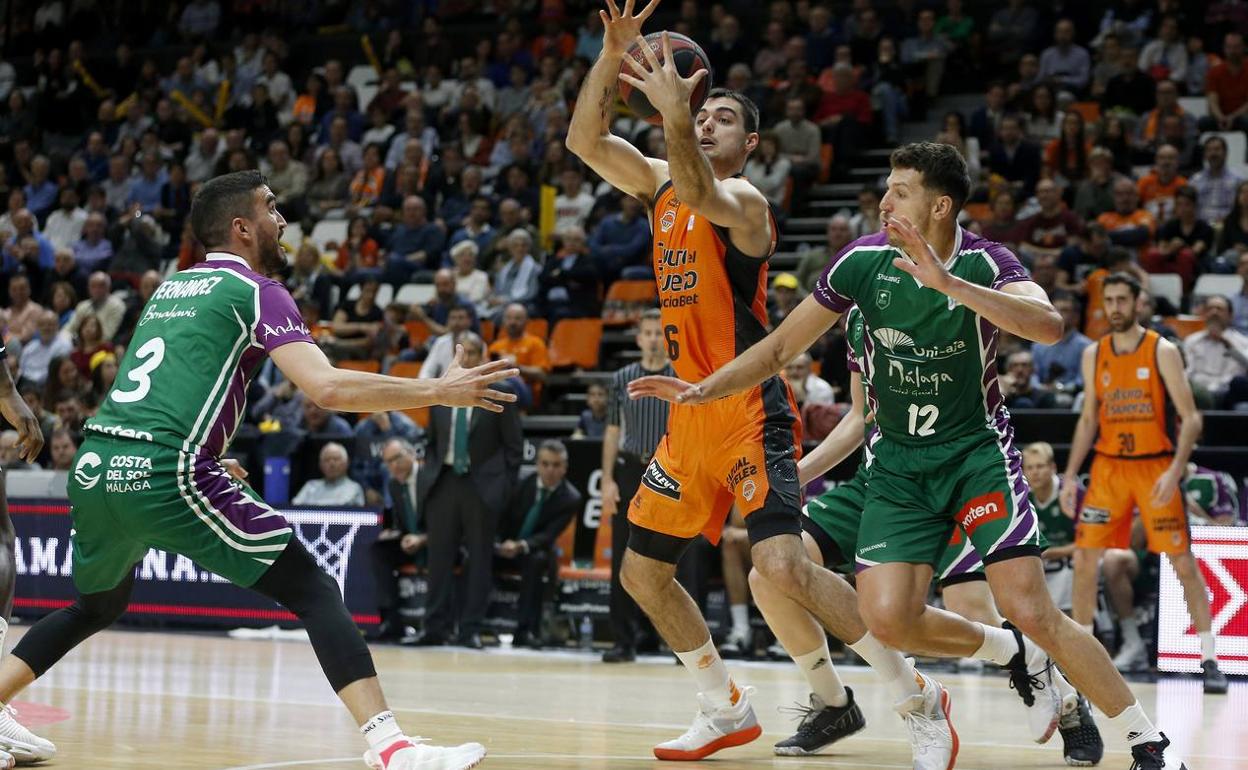 Jaime Fernández y Dragan Milosavljevic en un partido contra el Valencia. 