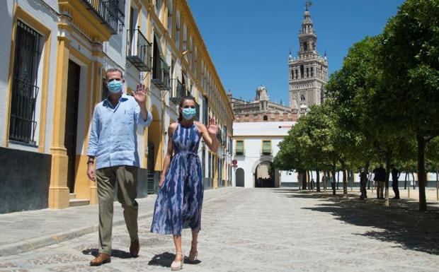Los Reyes visitan el Polígono Sur de Sevilla, uno de los barrios más pobres de España