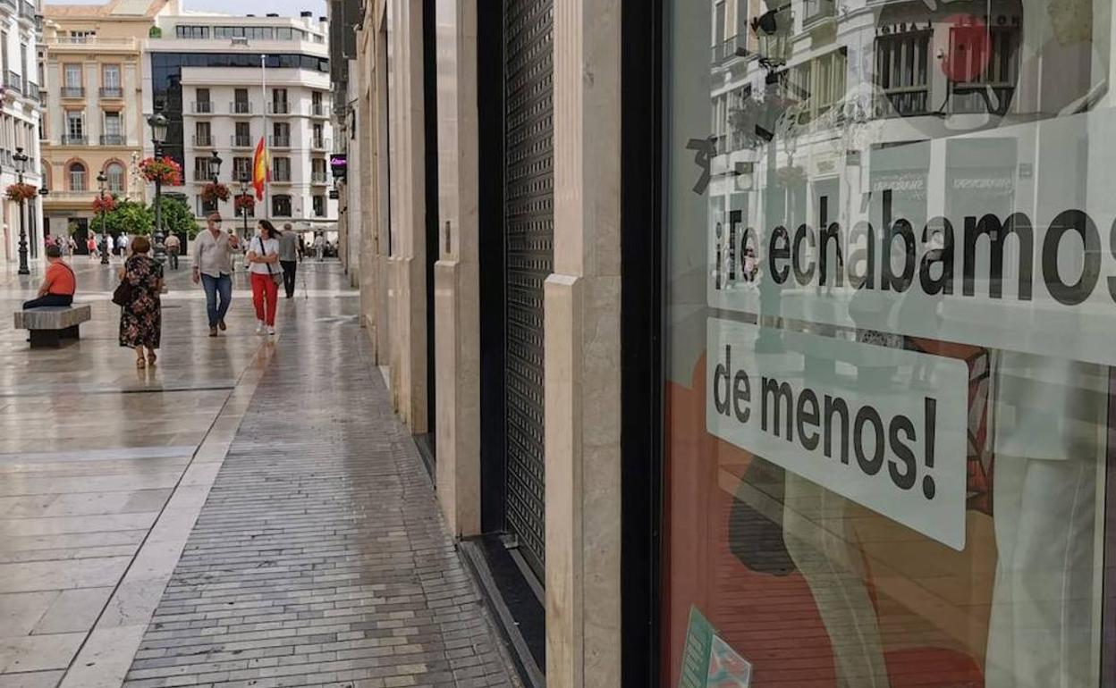 Escaparate de un comercio en la calle Larios / 
