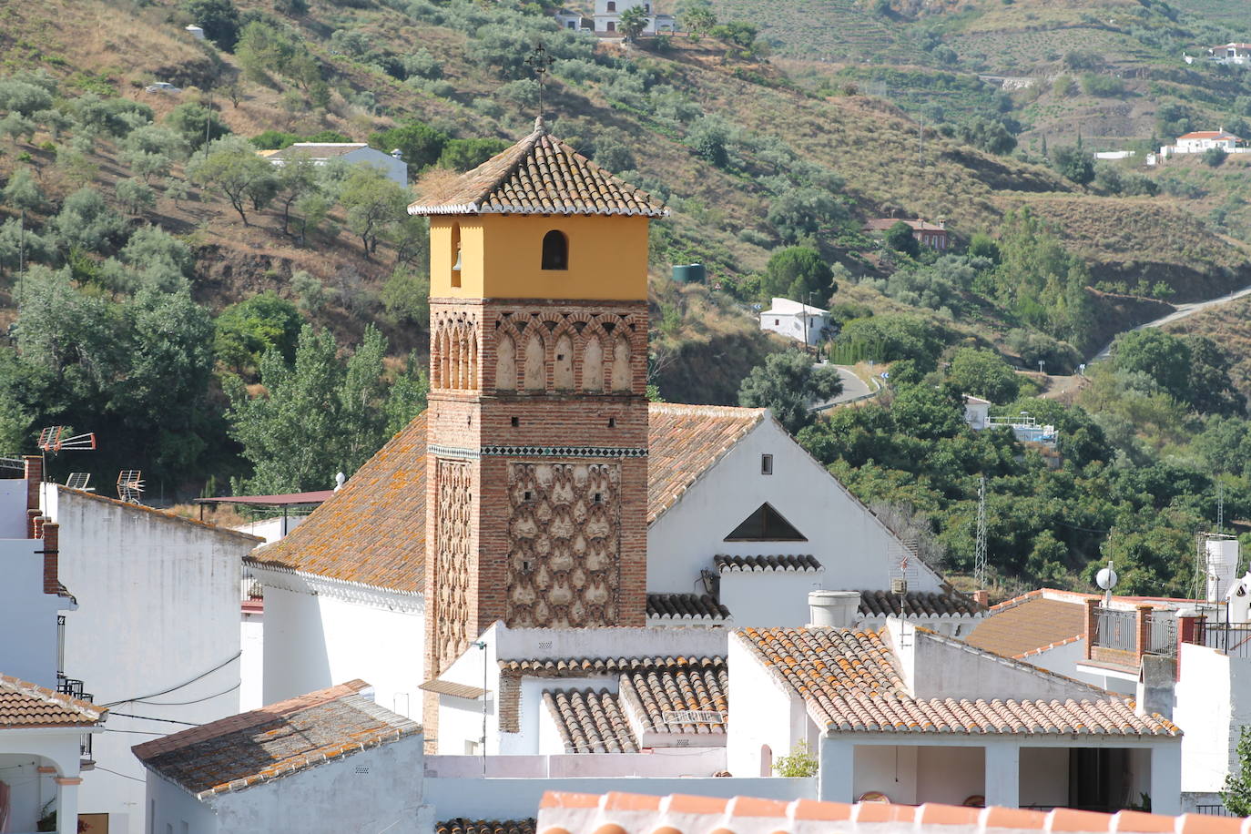 El alminar de Árchez, con unos quince metros de altura, es uno de los más importantes en su género de la provincia de Málaga. 