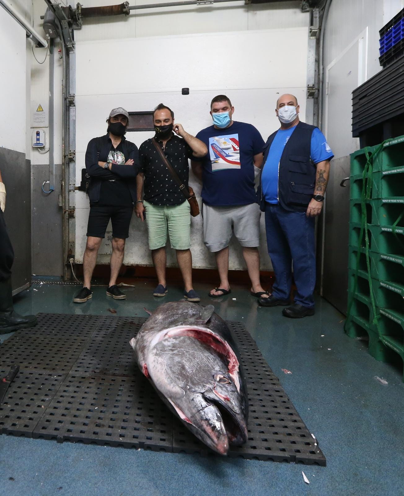 Varios puestos de Mercamálaga, realizan a diario el espectacular despiece de esta especie tan apreciada en el mundo