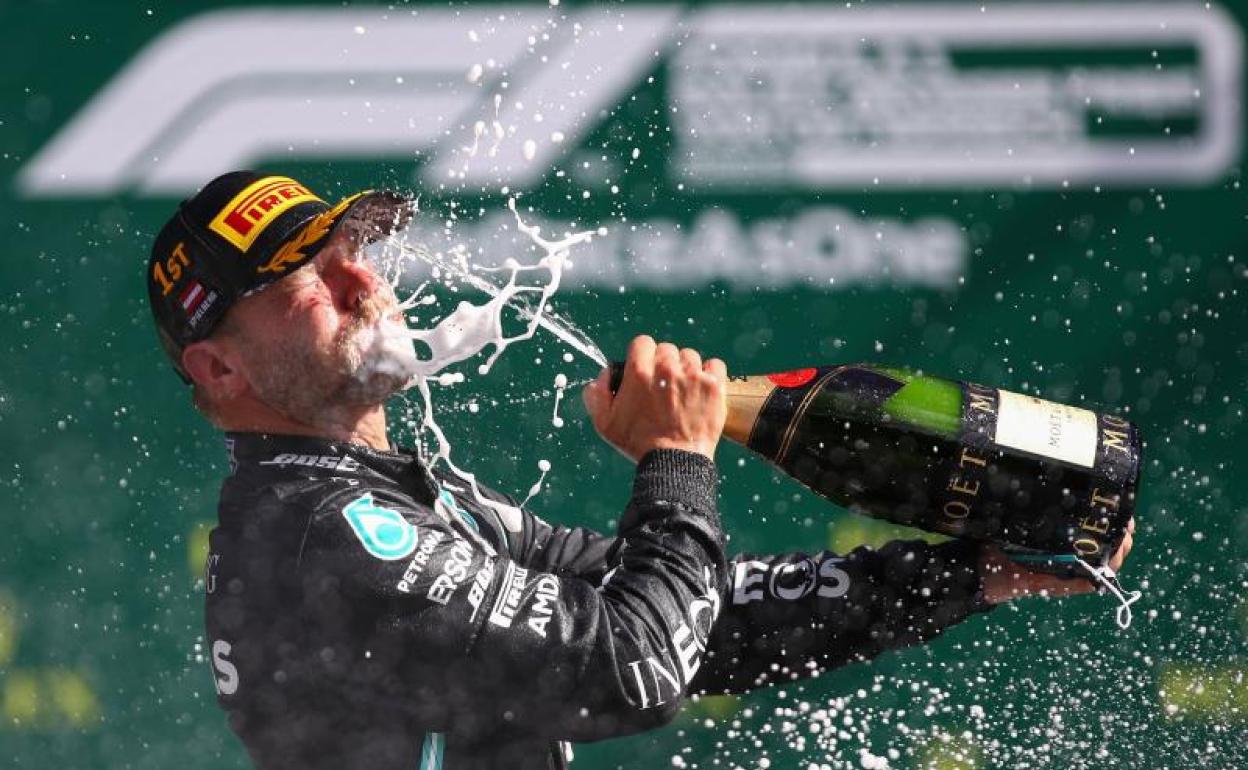 Valtteri Bottas celebra su victoria en Austria.