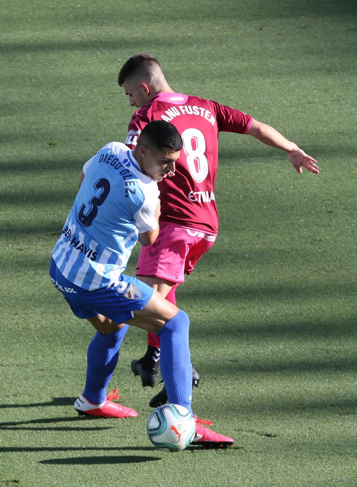 Duelo directo entre dos rivales que luchan por la permanencia en Segunda a falta de pocas jornadas para el final del campeonato.