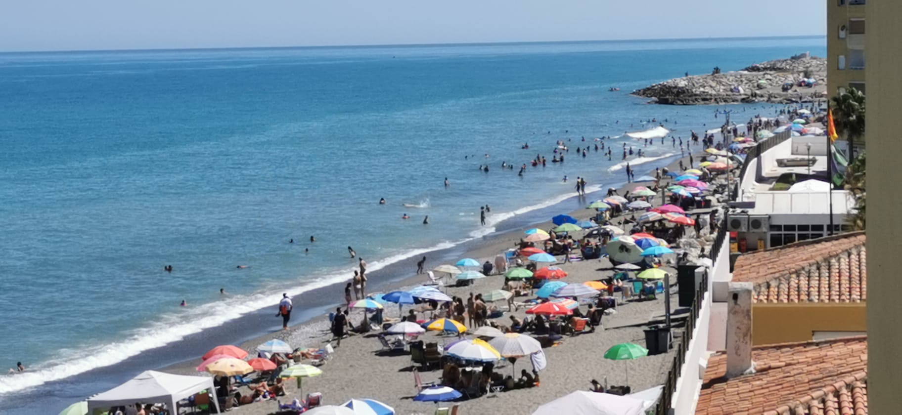 La avalancha de bañistas obliga al cierre puntual de 29 playas en Málaga por exceso de aforo