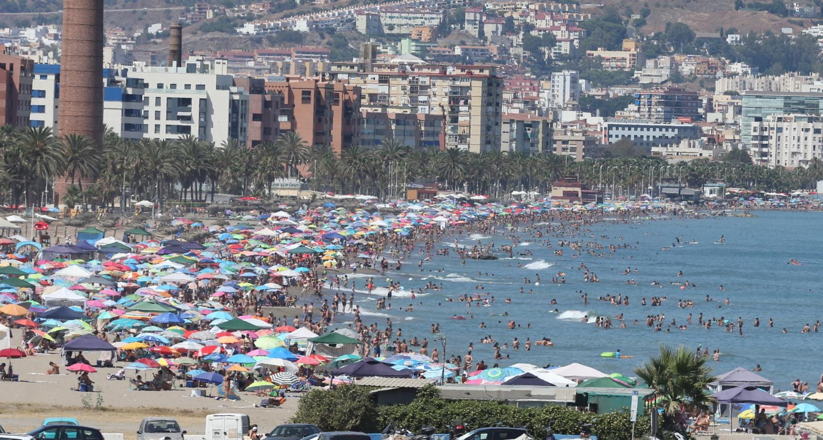 La avalancha de bañistas obliga al cierre puntual de 29 playas en Málaga por exceso de aforo