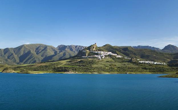 Al fondo, Zahara de la Sierra.