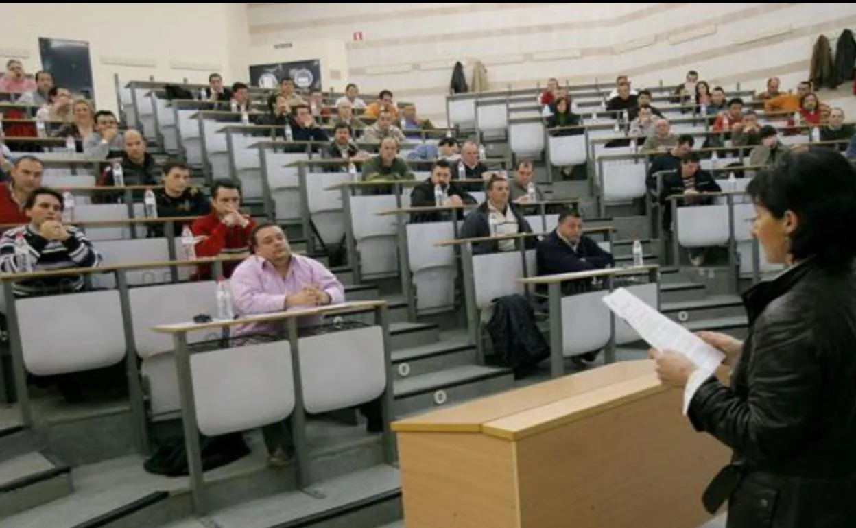 El BOJA publica la lista de admitidos en la Bolsa de Empleo de la Junta de Andalucía