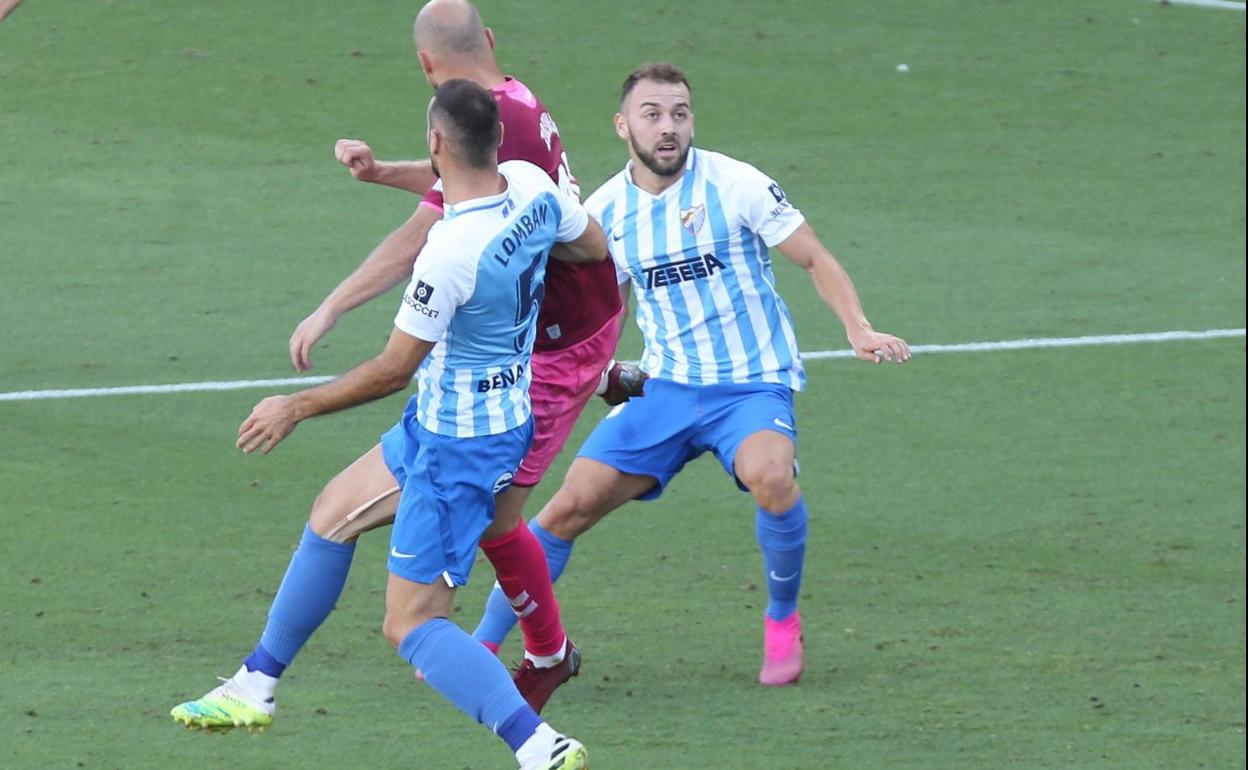 Keidi sigue con la mirada un balón aéreo en el partido contra el Albacete de hace una semana. 