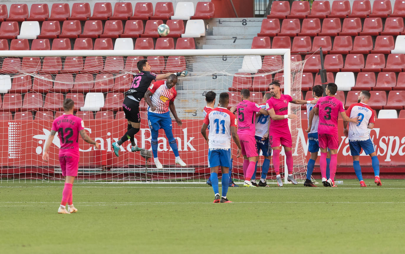 Derrota del Málaga en su visita al Sporting. 