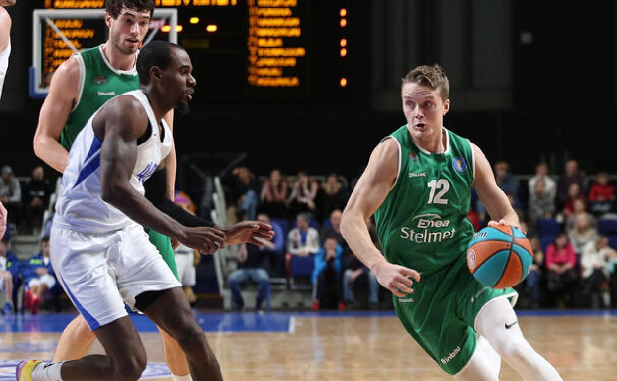 Hakanson, en un partido con el Zielona Gora polaco esta temporada. 