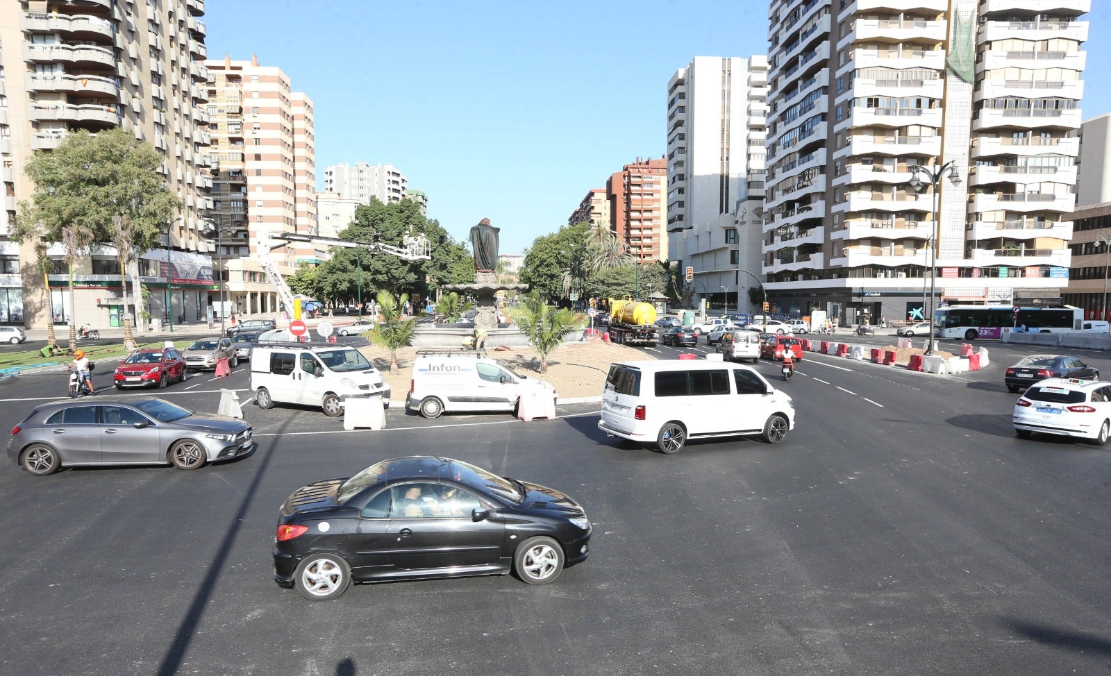 El viernes, 17 de julio, será una de esas fechas que se inscriben en las efemérides malagueñas. Ese día, más de diez años después de la primera ocupación por las obras del metro, se dará por terminada la reposición en superficie de la avenida de Andalucía.