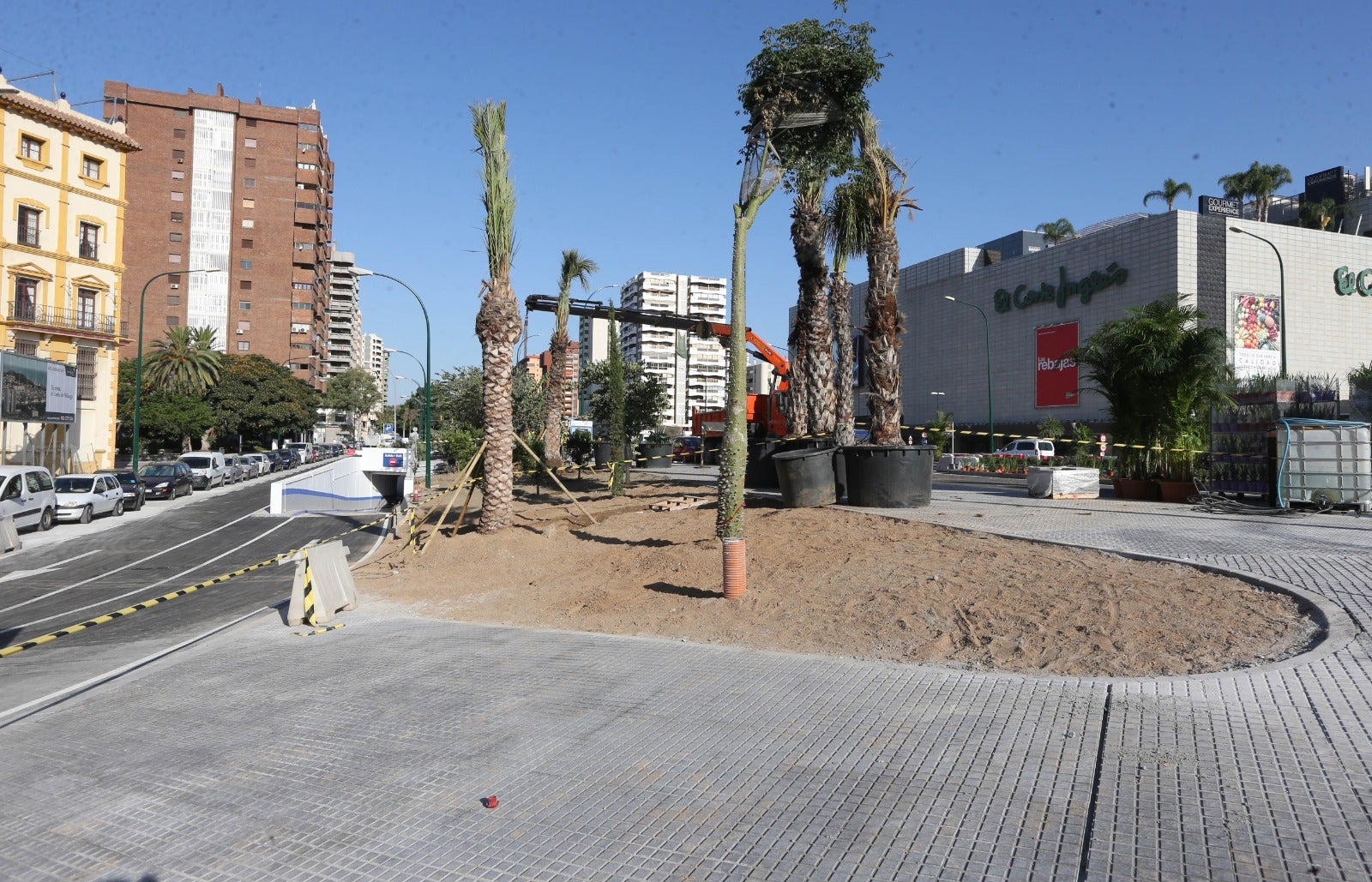 El viernes, 17 de julio, será una de esas fechas que se inscriben en las efemérides malagueñas. Ese día, más de diez años después de la primera ocupación por las obras del metro, se dará por terminada la reposición en superficie de la avenida de Andalucía.