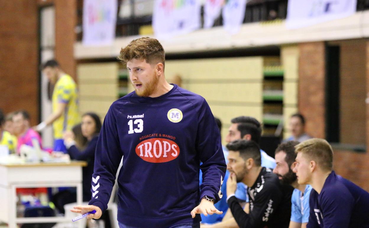 El entrenador del Trops Málaga, Daniel Ibáñez, durante un partido. 