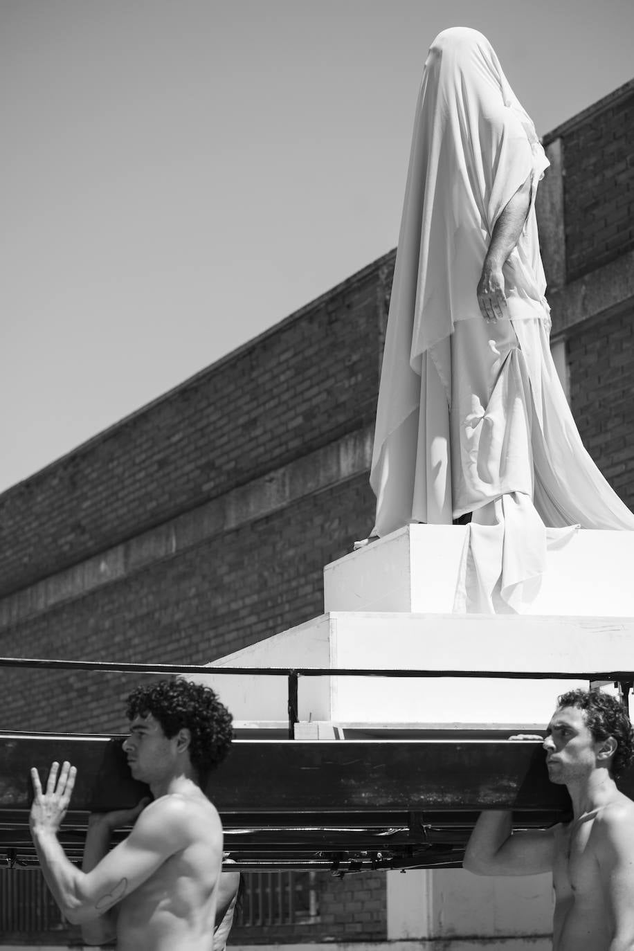 Fotos: Imágenes de la performance &#039;Ensayo de fe&#039;, de Ernesto Artillo