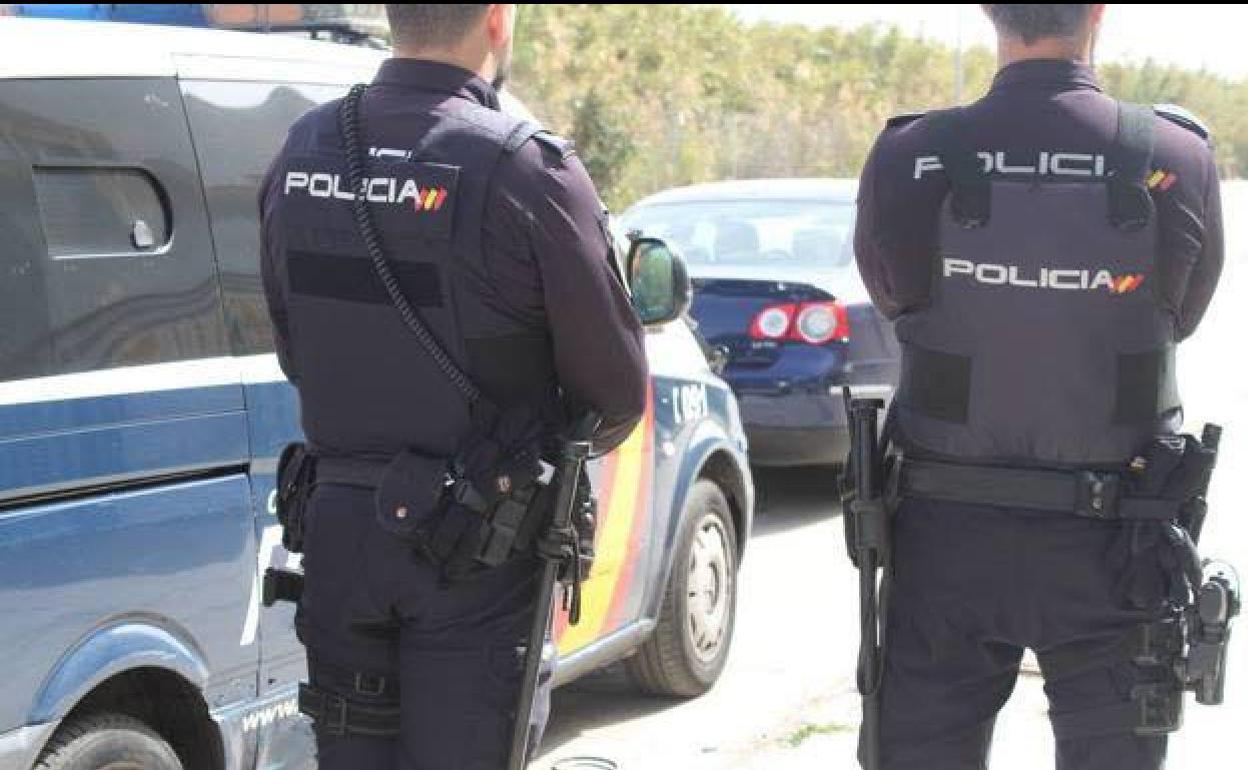 Detienen al menor de 16 años que rompió la cadera a un hombre tras empujarle por decirle que se pusiera la mascarilla
