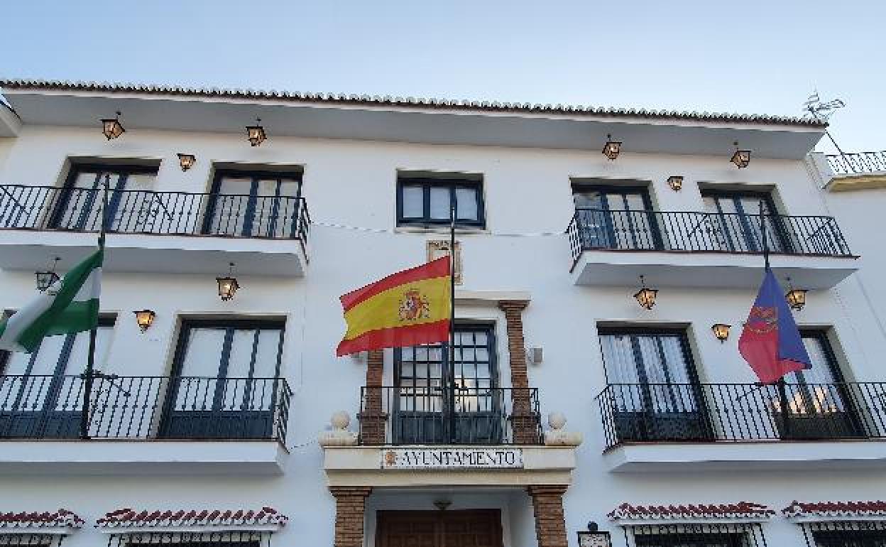 Fachada del Ayuntamiento de Torrox.. 