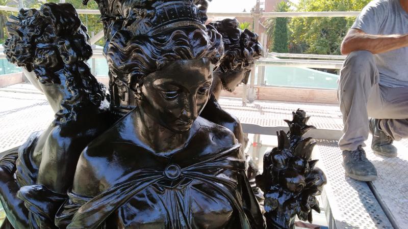 El Ayuntamiento saca lustre a una de las fuentes más emblemáticas de Málaga, fundida en el siglo XIX en Francia y que antes estuvo en las hoy plazas de la Constitución y de la Marina