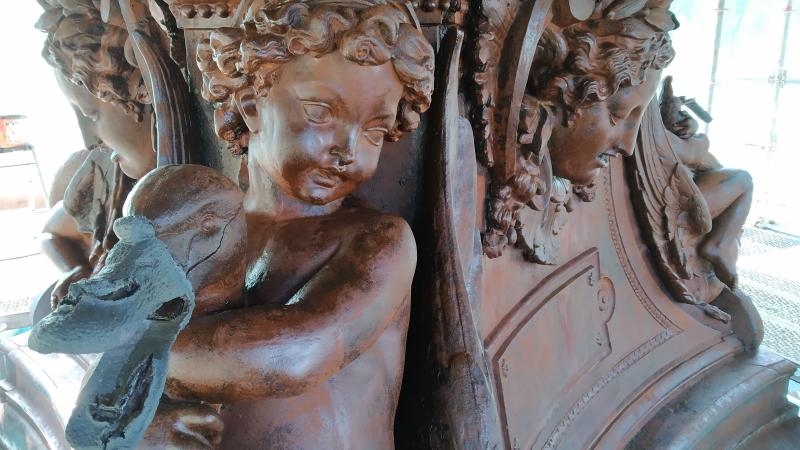 El Ayuntamiento saca lustre a una de las fuentes más emblemáticas de Málaga, fundida en el siglo XIX en Francia y que antes estuvo en las hoy plazas de la Constitución y de la Marina