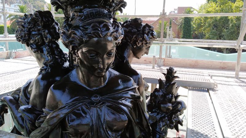 El Ayuntamiento saca lustre a una de las fuentes más emblemáticas de Málaga, fundida en el siglo XIX en Francia y que antes estuvo en las hoy plazas de la Constitución y de la Marina