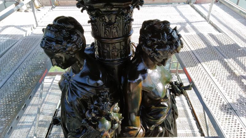 El Ayuntamiento saca lustre a una de las fuentes más emblemáticas de Málaga, fundida en el siglo XIX en Francia y que antes estuvo en las hoy plazas de la Constitución y de la Marina