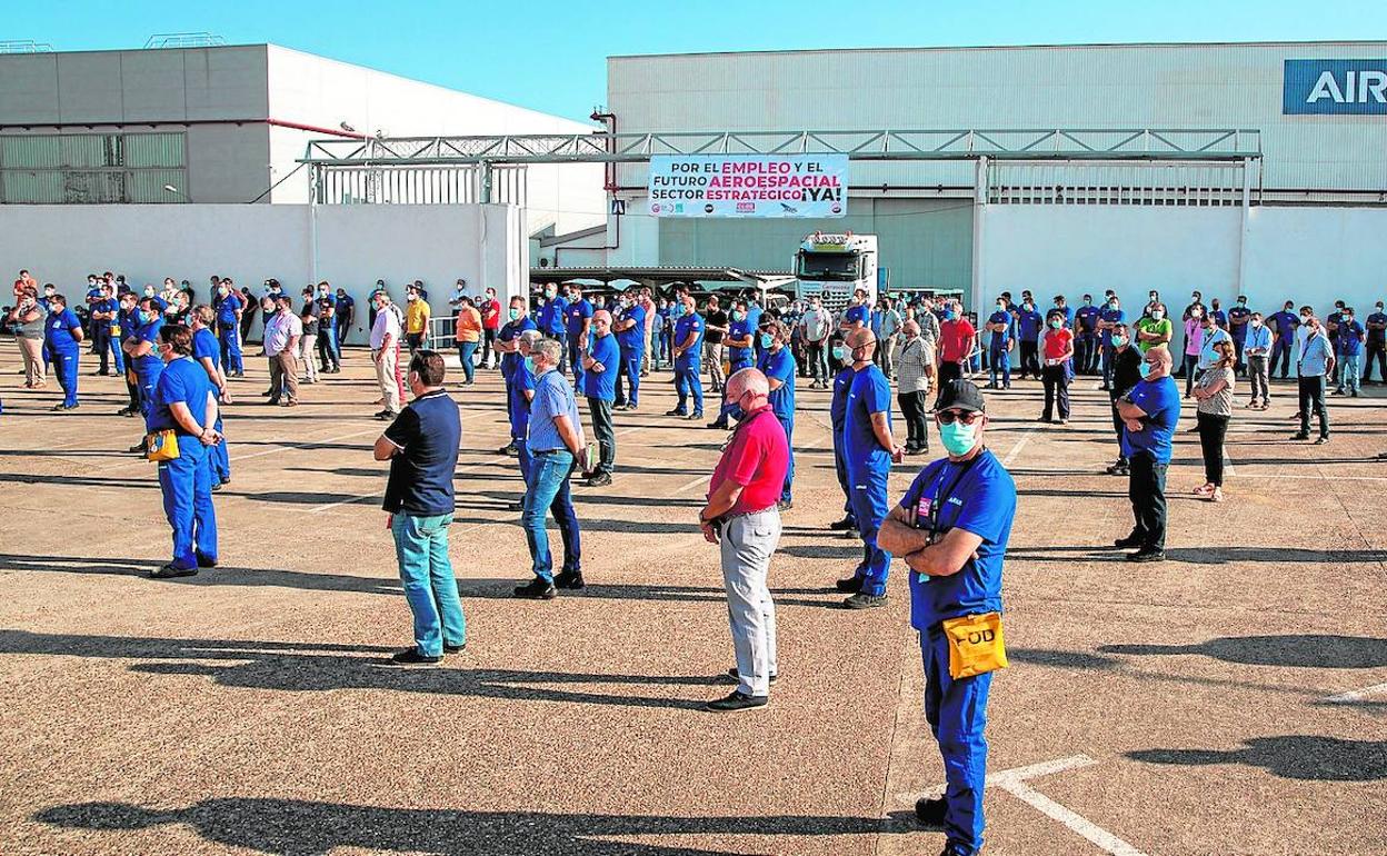 Trabajadores de Airbus protestan en Sevilla por los despidos y el futuro del sector aeronáutico en Andalucía. Julio Muñoz. 