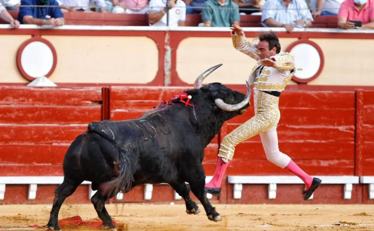 Cogida de Enrique Ponce en El Puerto de Santa María | Diario Sur