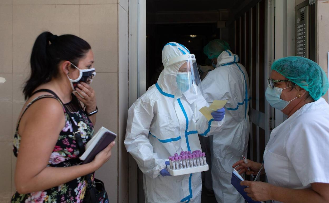El coronavirus afecta ahora más a personas más jóvenes y asintomáticas