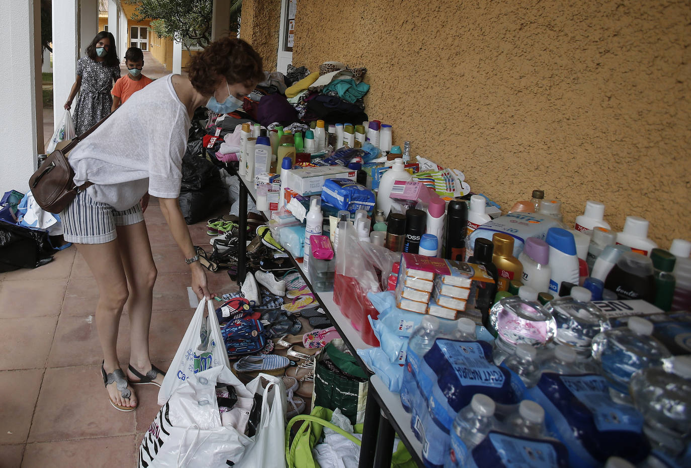 Mollina se vuelca con los más de 70 vecinos desalojados del camping Lazy Days Pueblo Fiesta, en el que 40 casas quedaron totalmente destruidas