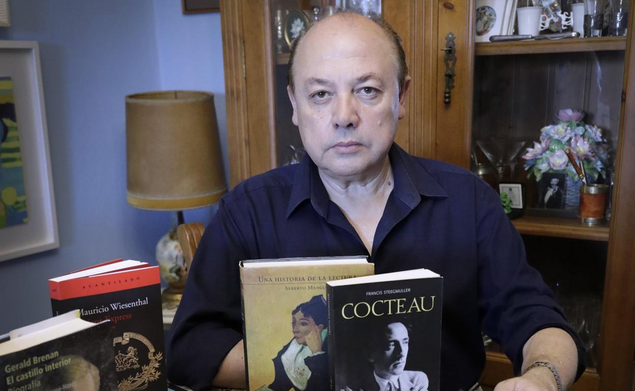Alfredo Taján: «La curiosidad me hizo leer, pero también mis padres, mi tío y una profesora»