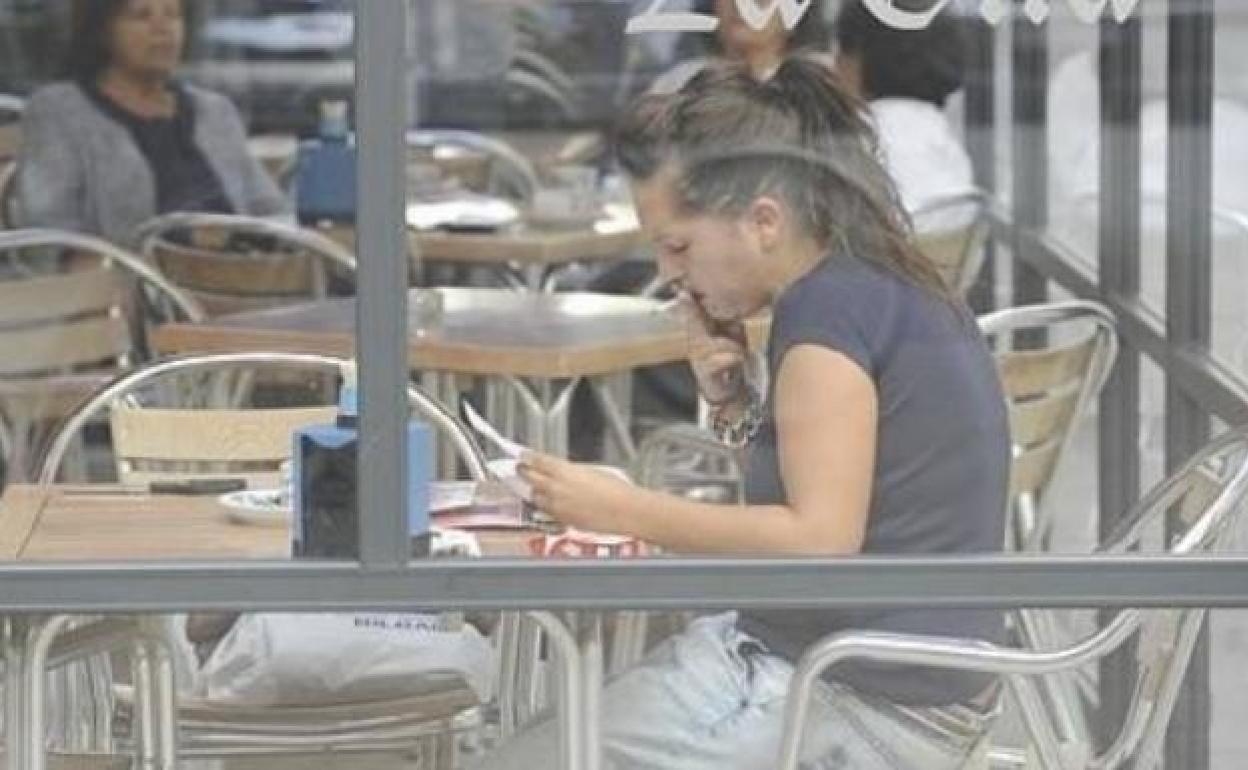 La Junta, sobre la posibilidad de prohibir fumar en la calle: «No podemos tomar una medida así si no tenemos evidencias científicas»