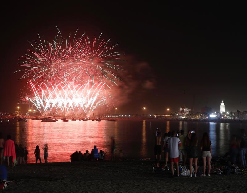 Fotos: Las mejores imágenes de los fuegos artificiales de la Feria de Málaga de los últimos años