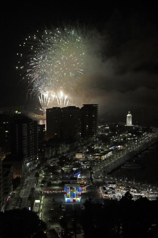Fotos: Las mejores imágenes de los fuegos artificiales de la Feria de Málaga de los últimos años