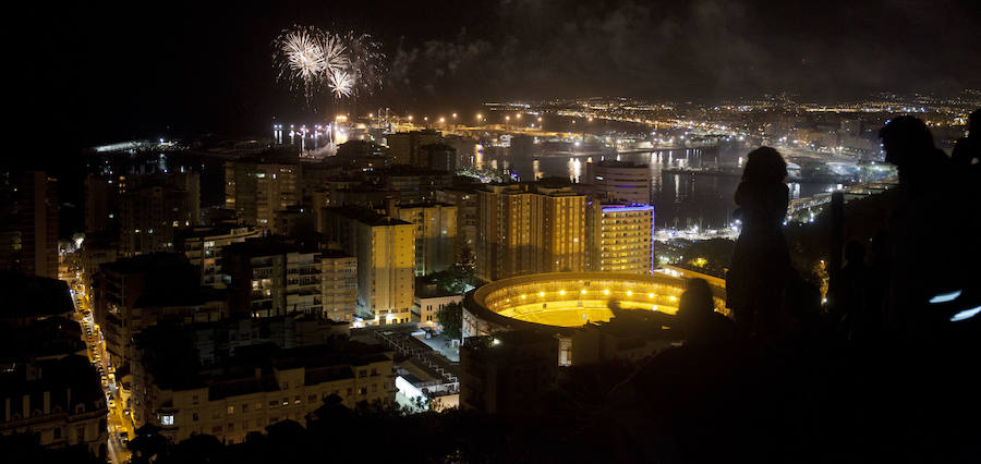 Fotos: Las mejores imágenes de los fuegos artificiales de la Feria de Málaga de los últimos años