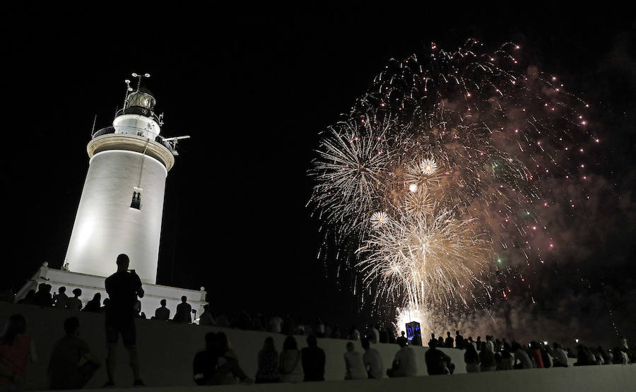 Fotos: Las mejores imágenes de los fuegos artificiales de la Feria de Málaga de los últimos años