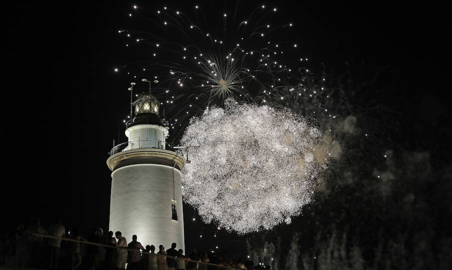 Fotos: Las mejores imágenes de los fuegos artificiales de la Feria de Málaga de los últimos años