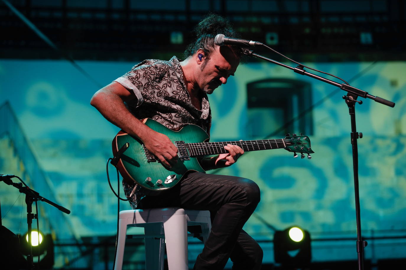 Un concierto por todo lo alto con el acompañamiento vocal y a la guitarra de Ricardo Marín