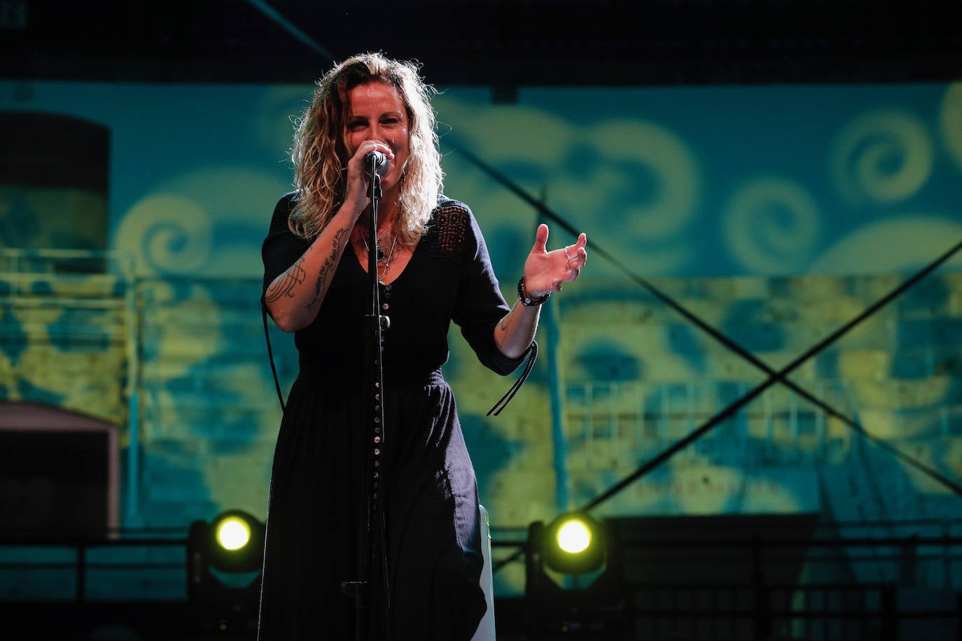 Un concierto por todo lo alto con el acompañamiento vocal y a la guitarra de Ricardo Marín