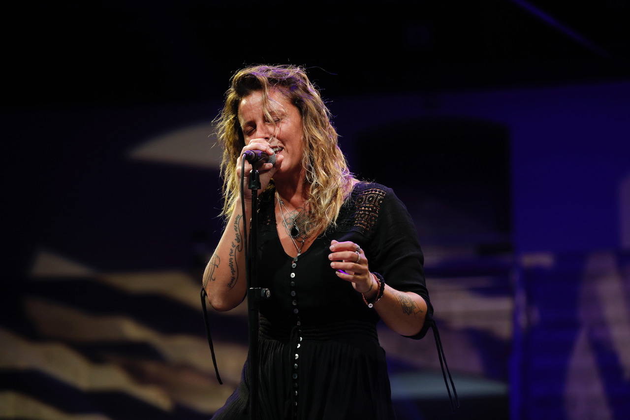 Un concierto por todo lo alto con el acompañamiento vocal y a la guitarra de Ricardo Marín